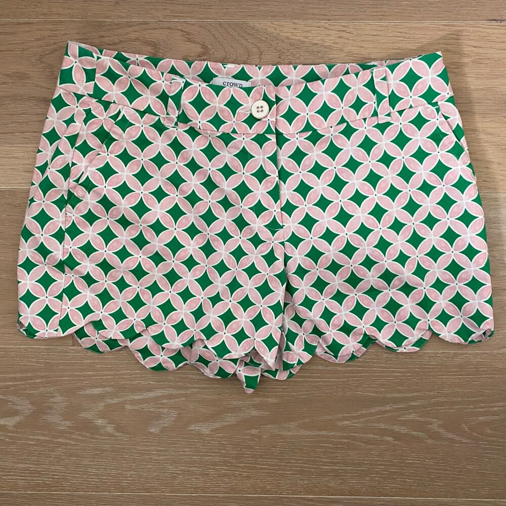 Crown & Ivy Scalloped Hem Shelby Shorts Green & Pink